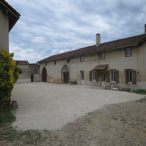 Offres de location Maison Joyeux 01800