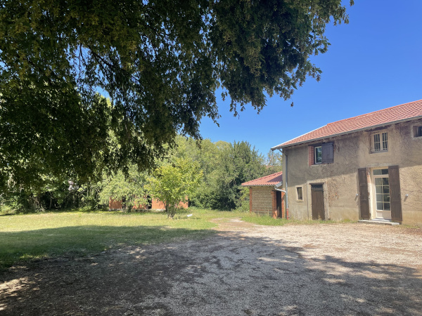 Offres de location Maison Joyeux 01800